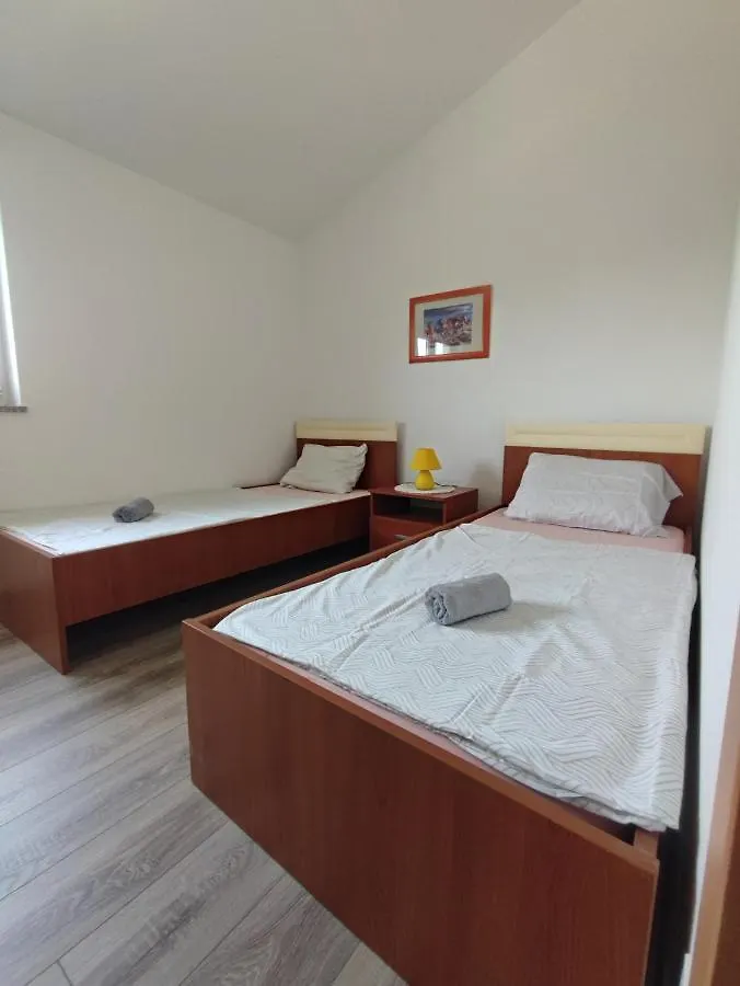 Apartment Villa Maya Liznjan